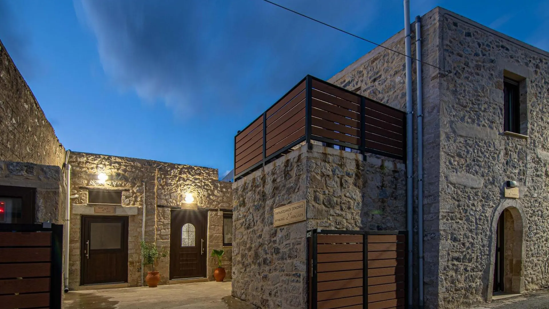 Apartment Hercules Traditional Houses Galipe