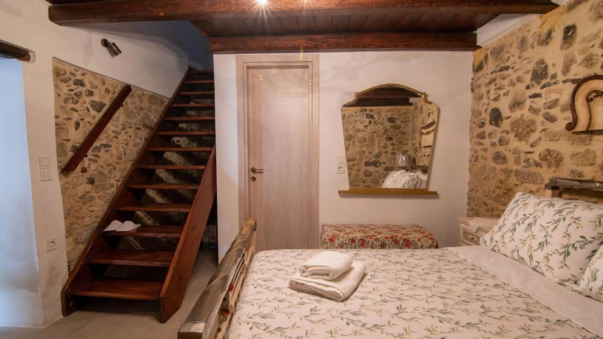 Apartment Hercules Traditional Houses Galipe