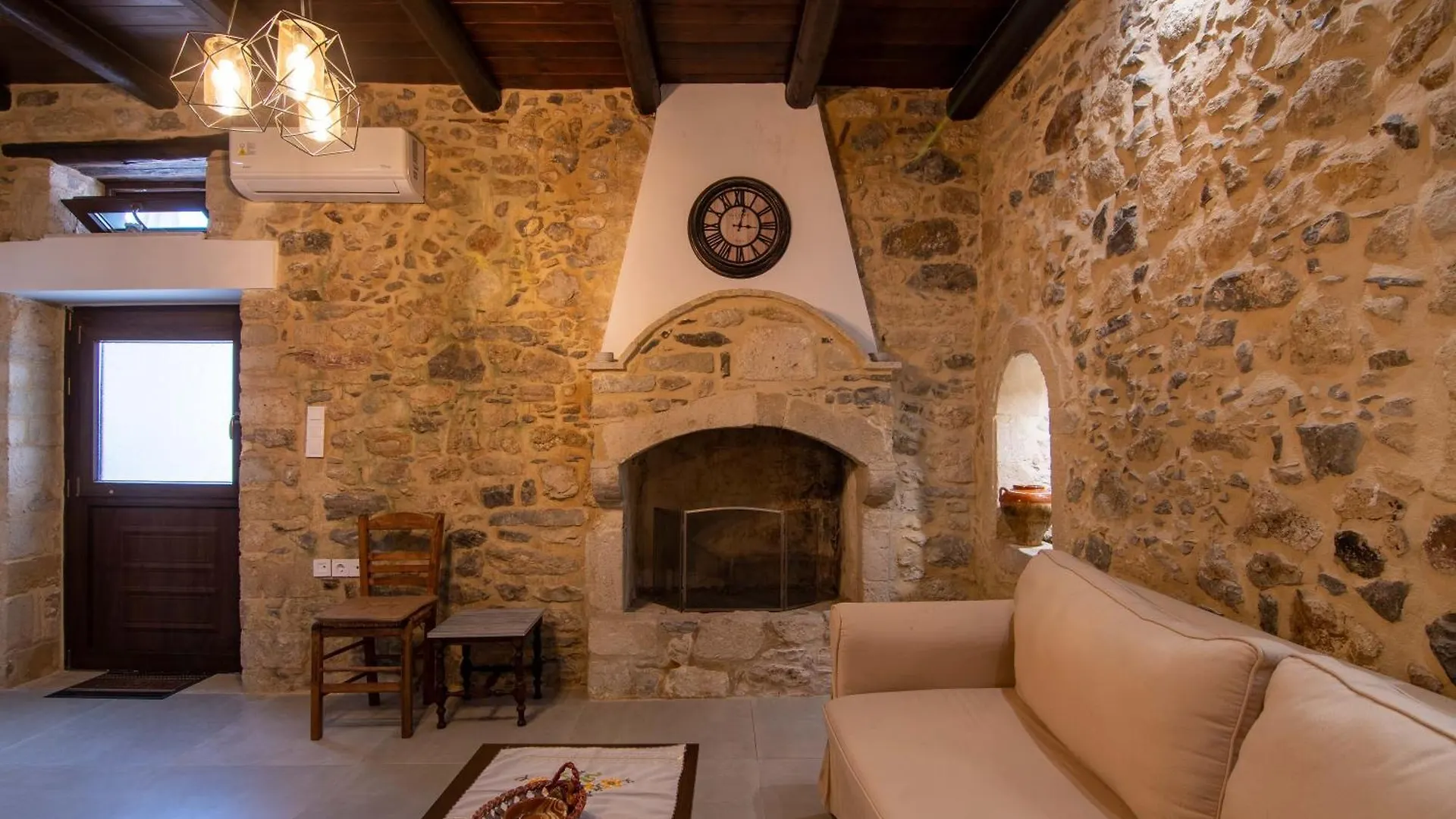 Apartment Hercules Traditional Houses Galipe