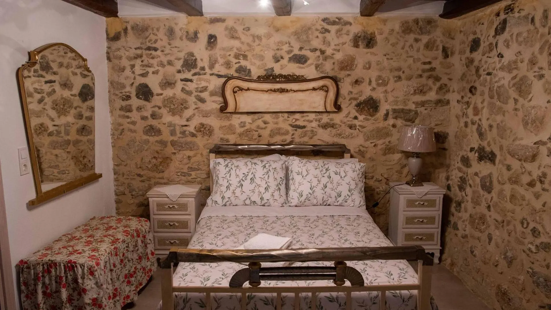 Apartment Hercules Traditional Houses Galipe