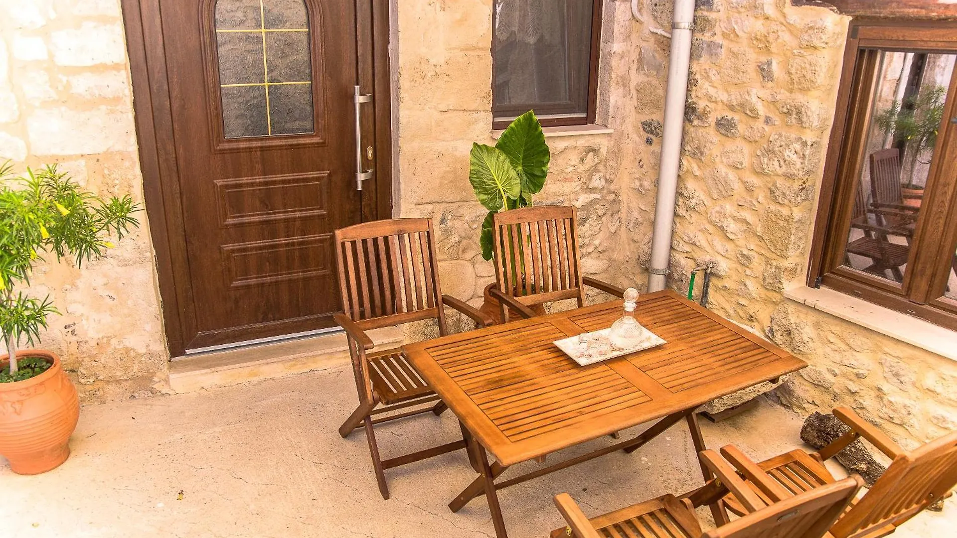 Apartment Hercules Traditional Houses Galipe