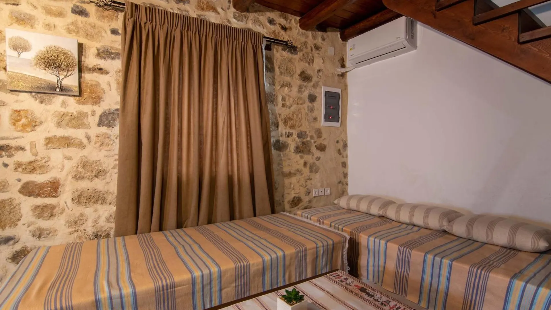Apartment Hercules Traditional Houses Galipe